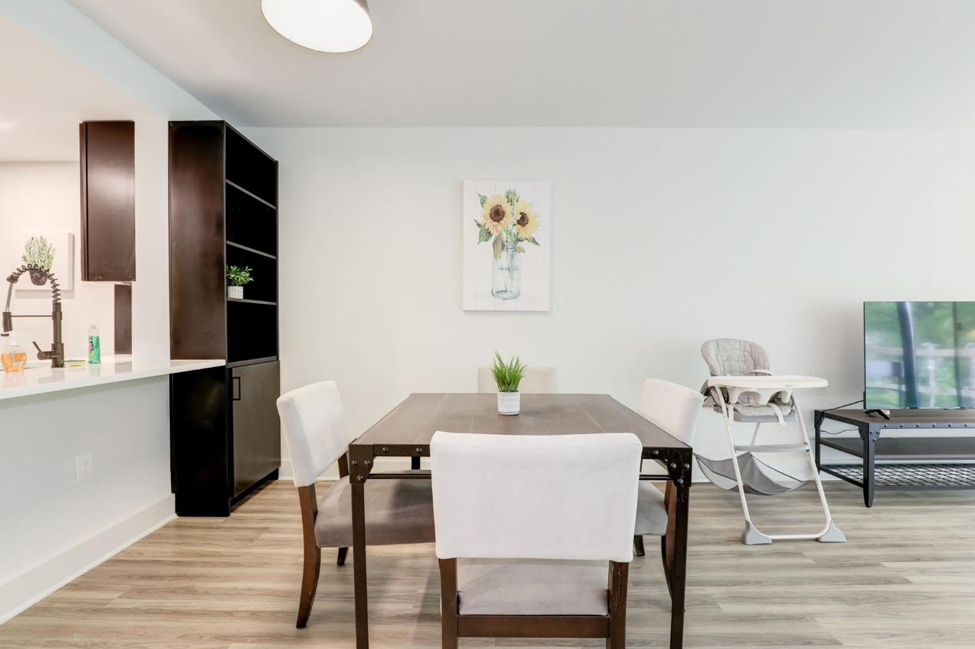 2Br Executive Apartment With Spacious Layout Арлінгтон Екстер'єр фото