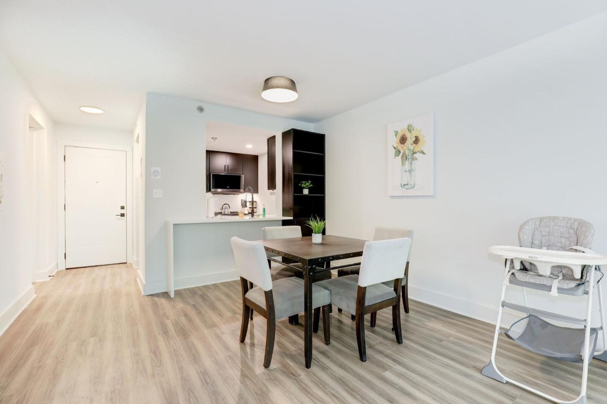 2Br Executive Apartment With Spacious Layout Арлінгтон Екстер'єр фото