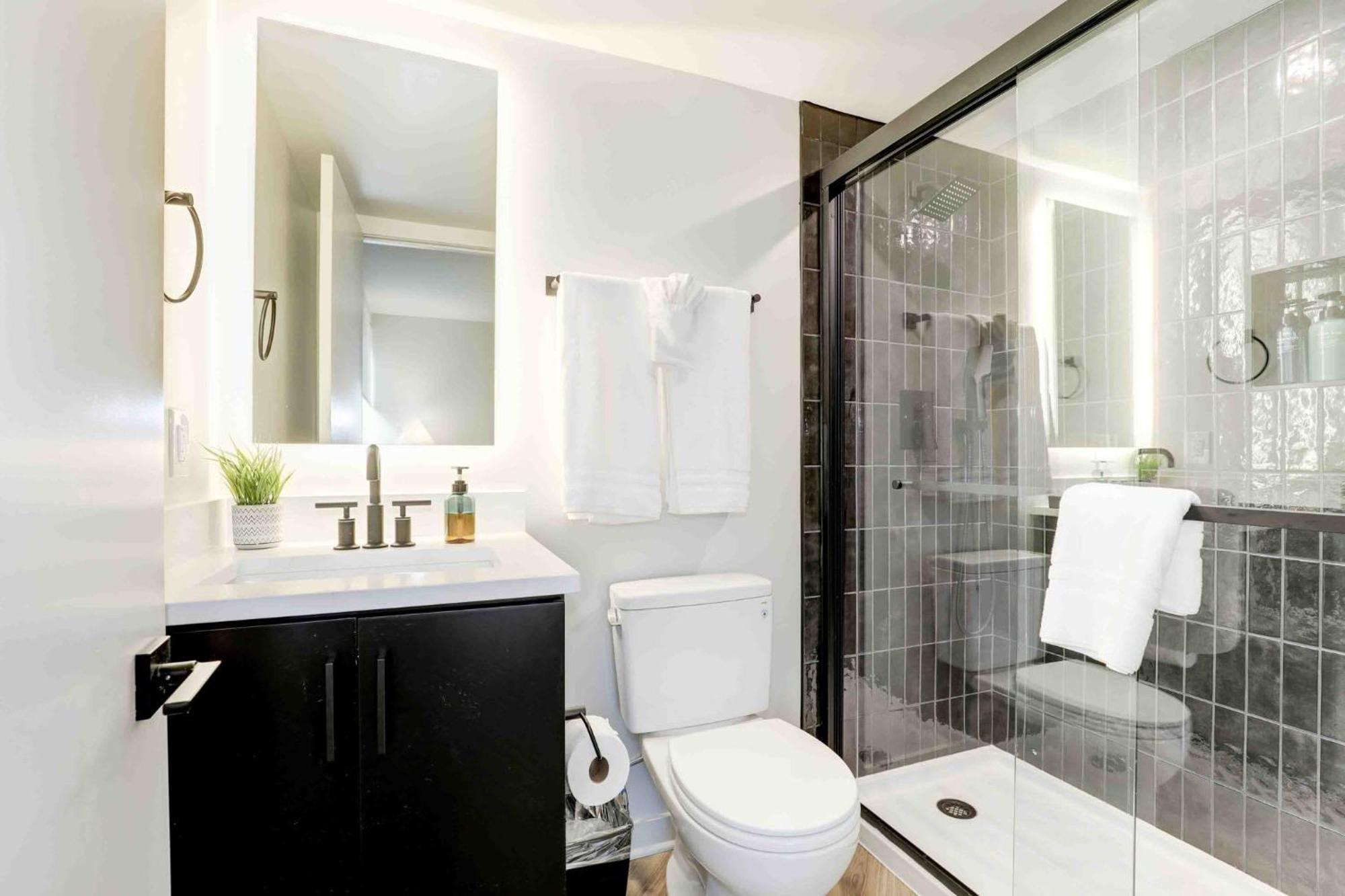 2Br Executive Apartment With Spacious Layout Арлінгтон Екстер'єр фото