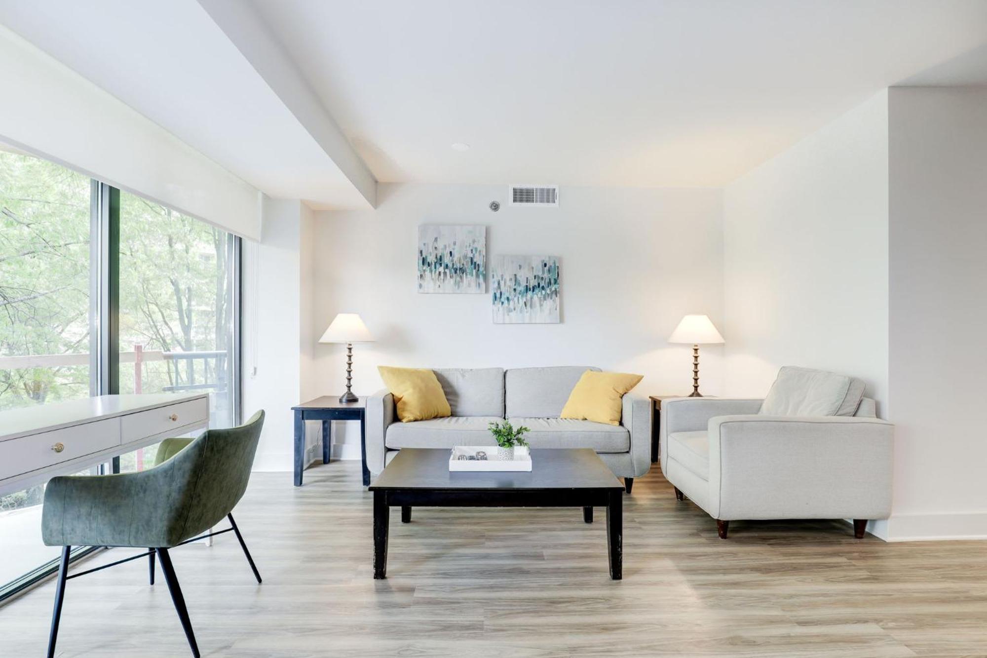 2Br Executive Apartment With Spacious Layout Арлінгтон Екстер'єр фото
